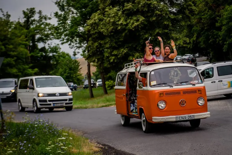 75 év, 274 Transporter, 187 felvonuló a hazai találkozón