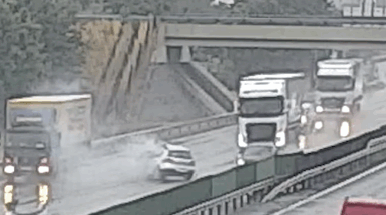 Óriási ütközés az M1-esen! Csodával határos, hogy mindenki túlélte!