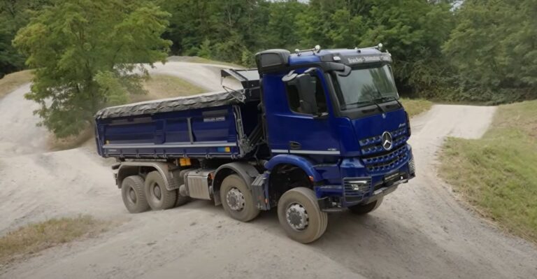 Ezt tudják a Mercedes teherautói terepen!