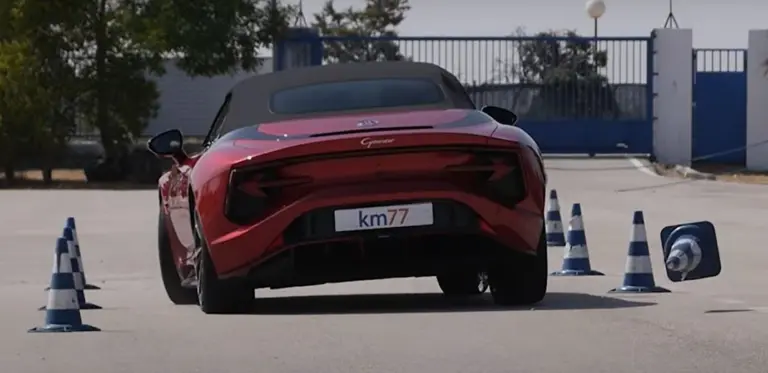 MG Cyberster vs. jávorszarvas