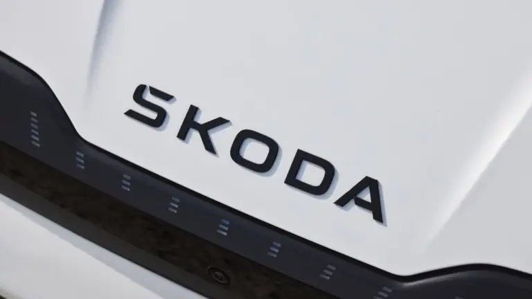 Először mutatta meg belülről a Škoda az új kombiját!