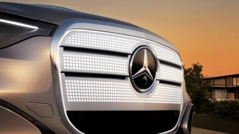 Már az egész hűtőrács világít? Íme a Mercedes-Benz új dizájnja!