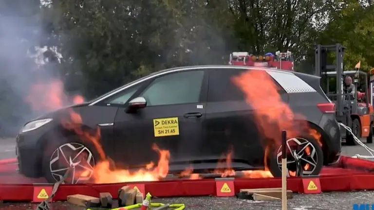 Itt az újabb bizonyíték? Mégsem annyira gyakran gyulladnak ki a villanyautók!