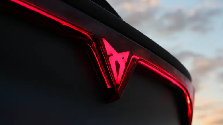 Íme az első fotó a Cupra legújabb autójáról!