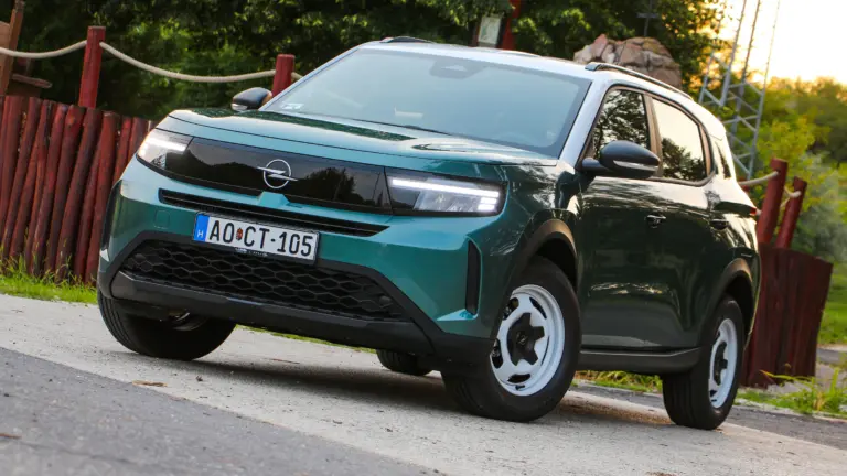 Ennyiért ajándék? – Lágy hibrid Opel Frontera teszt