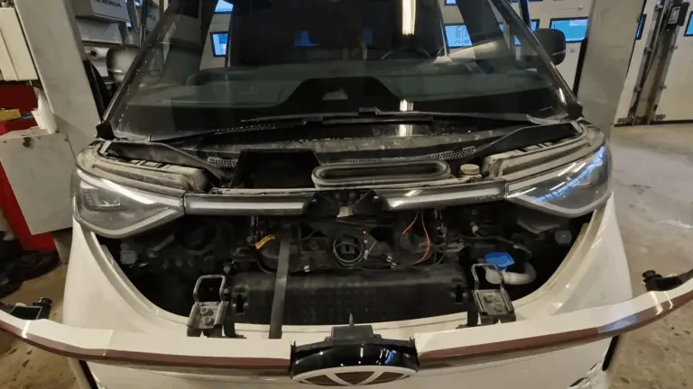 Azt hitted, hogy ki tudsz cserélni egy pollenszűrőt? Így kell egy modern villanyautón!