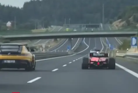 Megint Formula autóval száguldozott valaki a cseh autópályán!