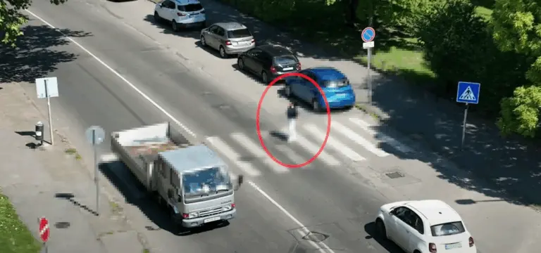 Sorra büntették ezen a helyen az autósokat a drónfelvételek alapján!