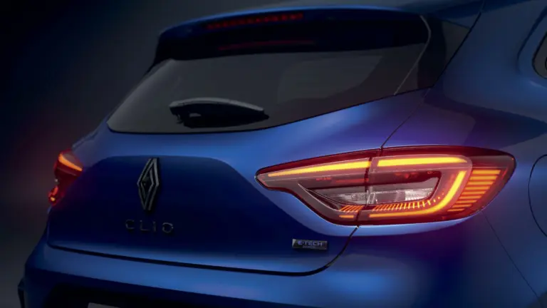 Trónfosztás történt júliusban az európai újautó-piacon!