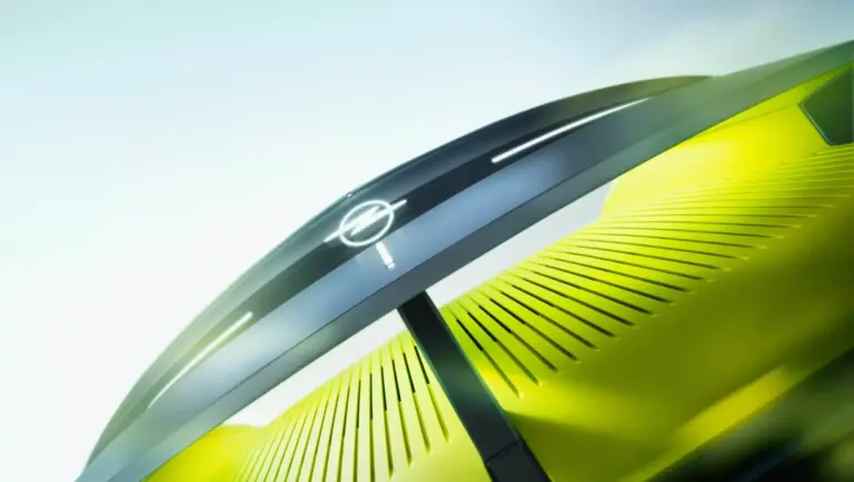 Elképzelni is nehéz az autót, annyira formabontó fotókat tett közzé az Opel