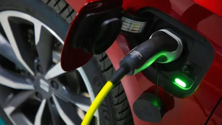 Villanyautók, mikromobilitás, 15 perces okosvárosok és hidrogén: tényleg erre vágynak a magyarok?