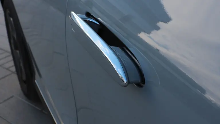 Kína betiltaná ezt a kilincset az új autókon!