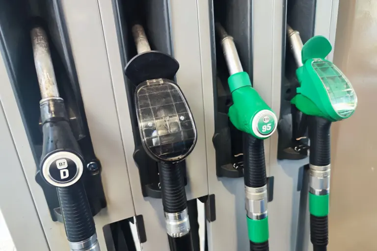 Áremeléssel indul a hét a töltőállomásokon!