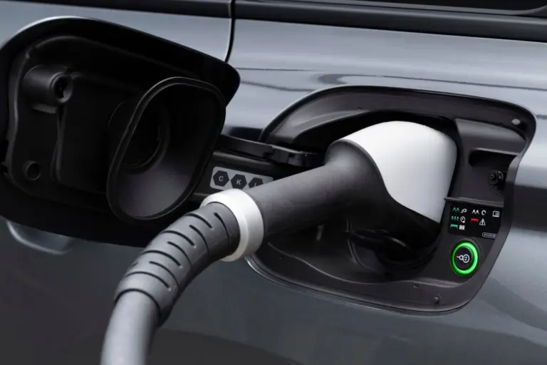 Hazai kutatás: a magyarok többsége nem venne villanyautót?