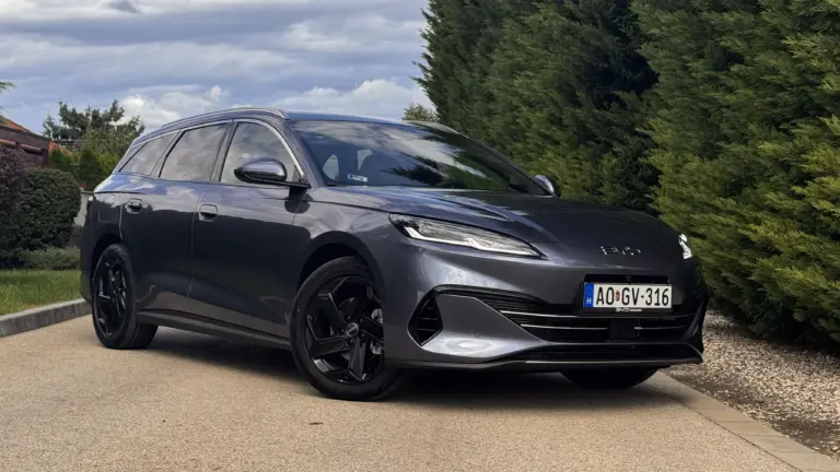 Szuper hibrid, szuper áron? Kombit hozott a BYD!