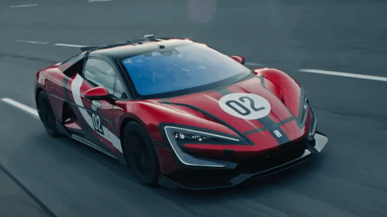 Már a világ leggyorsabb autója is kínai, ráadásul 2,5 tonnás és elektromos!