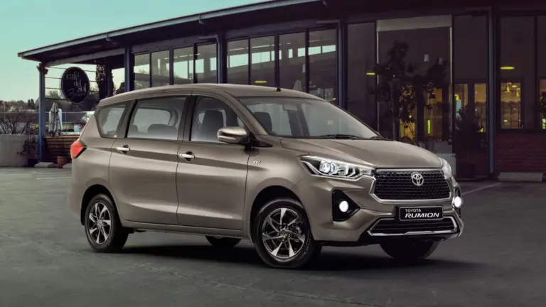 Befért négymillió forint alá a Toyota frissített hétülésese