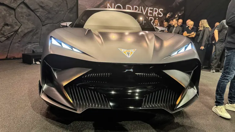 Ilyen lenne Batman családi SUV-ja? Íme a Cupra Tindaya!