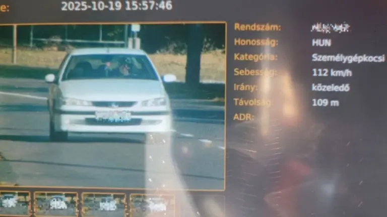 Daniel, te vagy az? A Taxi c. francia filmet idézi a legújabb rekorder traffifotó!