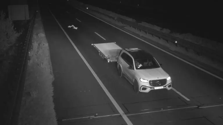 Kíváncsi vagy, mit látnak a matricakapuk az autópályán? Mutatjuk!