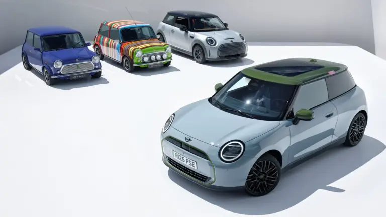 Limitált szériás Minikben ölt testet a híres brit divattervező kreativitása