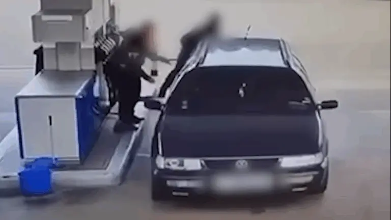 Videó: tankolás közben szabadult el az öreg Volkswagen