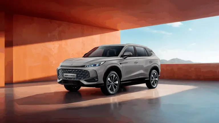 Slágergyanús hibrid SUV? Mutatjuk mennyibe kerül az új MG HS itthon!