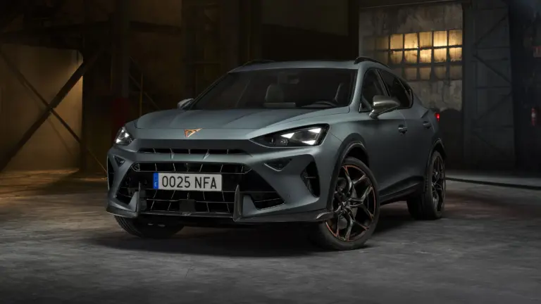 Visszatér az öthengeres Cupra!