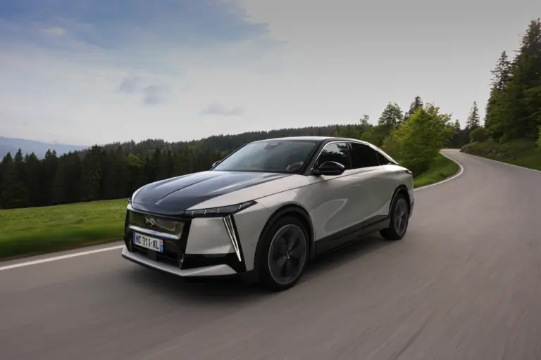 Hosszabb távokon vallatták a DS csúcsmodelljét, ez lett az eredménye!