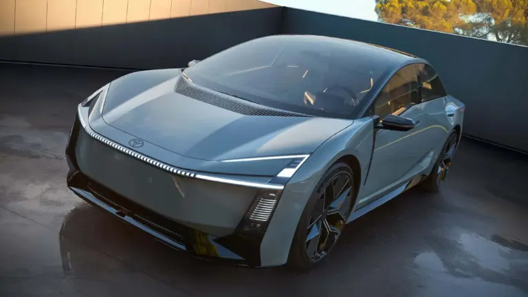 Immár biztos: tényleg ilyesmi lesz az új Toyota Corolla!