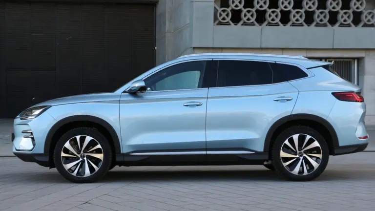 Továbbra is „ingyen” pénzt ad az állam a villanyautókra, ennyien használták ki eddig!