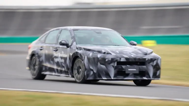 Sejtelmes fotót tett közzé a Honda! Ilyesmi lesz az új Civic?