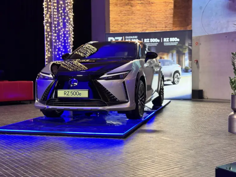 Ennyibe kerül itthon az elektromos kormányművel a Lexus RZ!