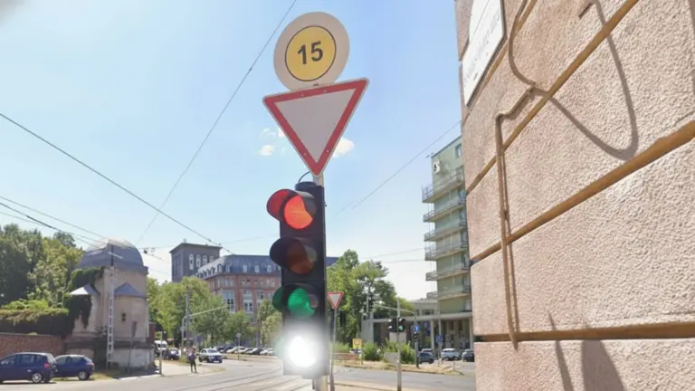 Tényleg jöhet a negyedik szín a közlekedési lámpákra?