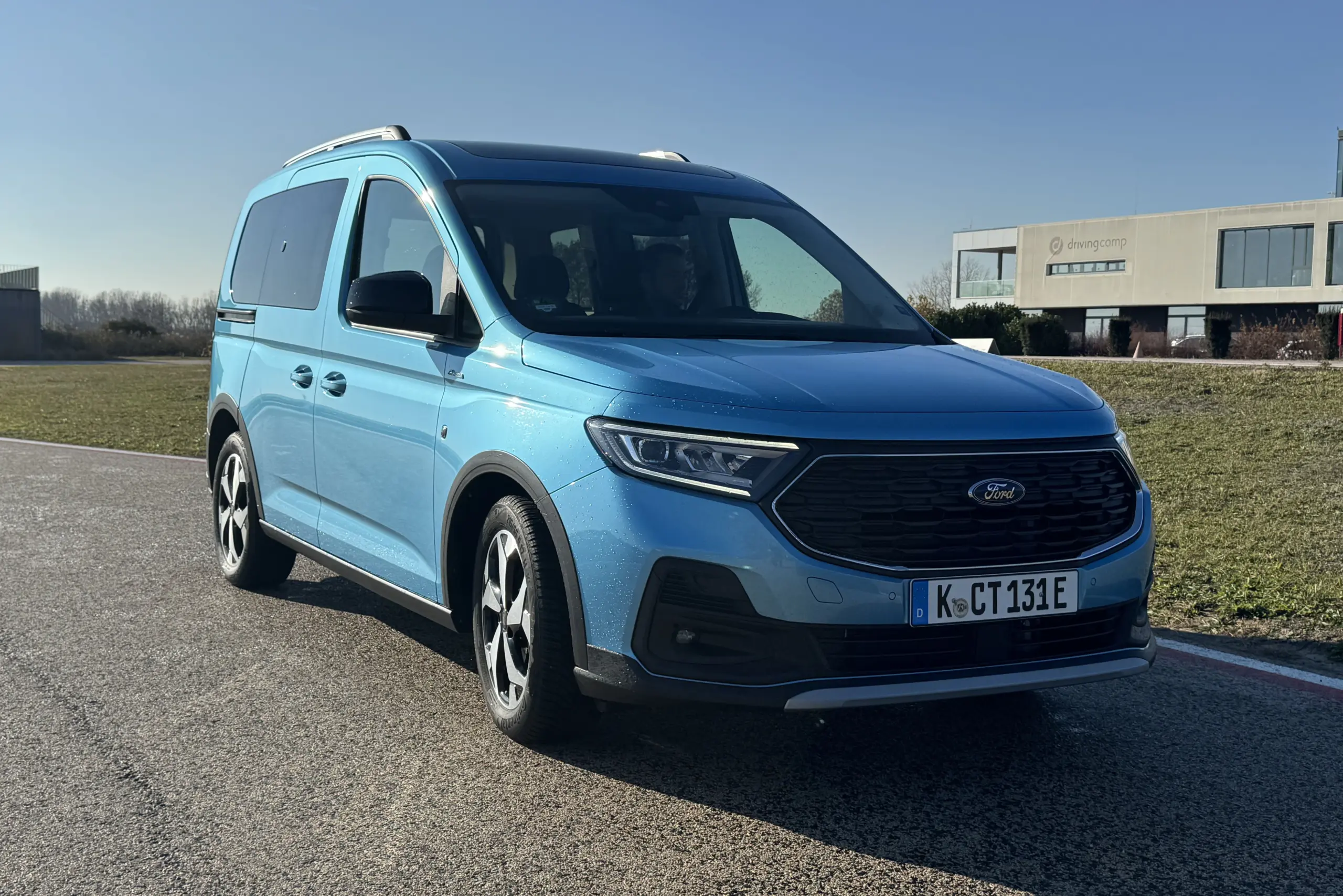 Ford Transit gyorstalpaló – 60 éves a kékoválos teherhordó!