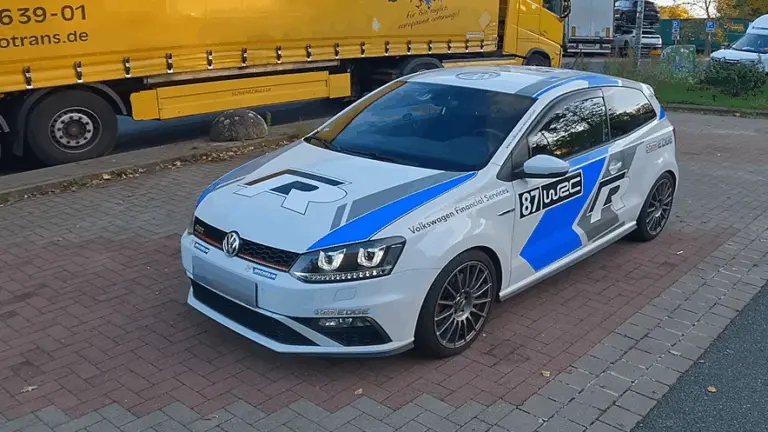244 km/h egy Volkswagen Polóban? Mutatjuk, milyen érzés!