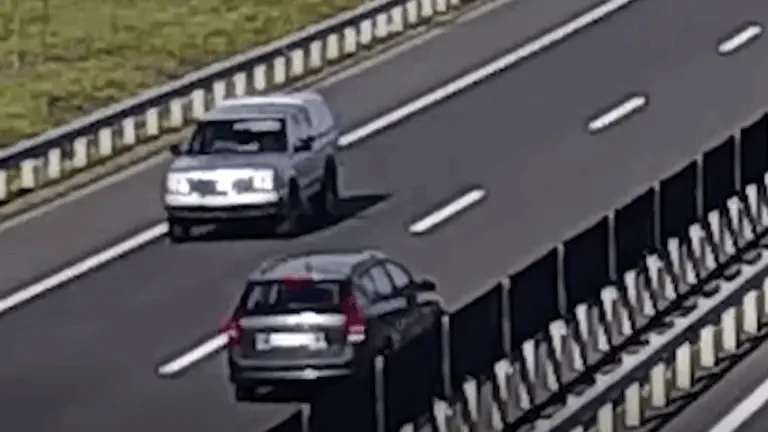 Hátborzongató képsorok az M35-ösről! Nem győztek menekülni az életveszélyes sofőr elől!