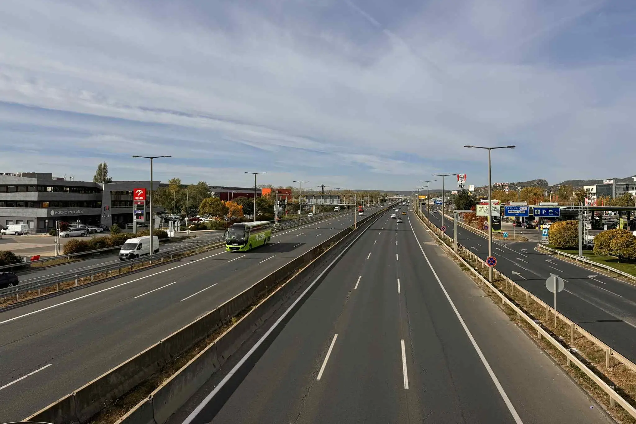 Ennyivel drágulnak az autópályadíjak jövőre!