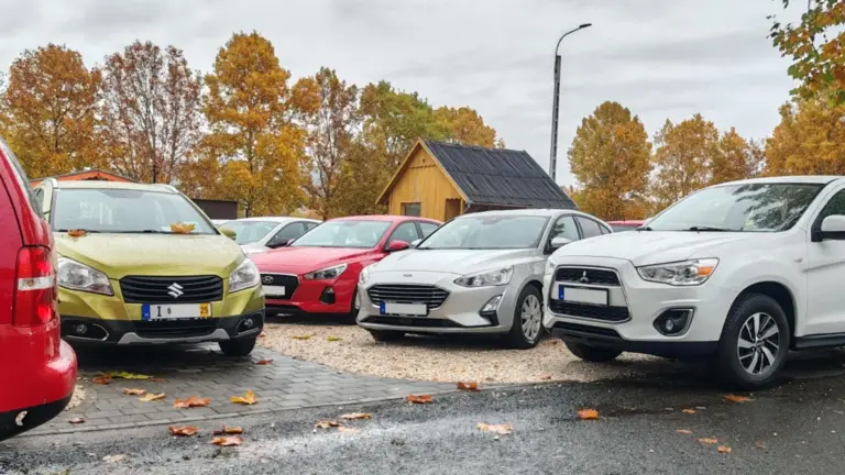 Fiatalodik a hazai használtautó-kínálat, nő az elektromos és hibrid modellek aránya a piacon!