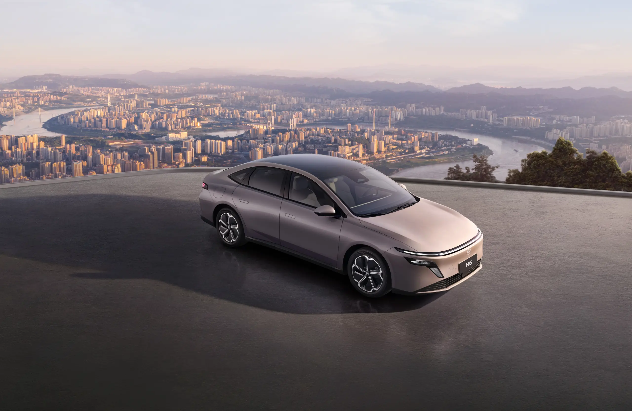 Újabb részletek derültek ki a Nissan új szedánjáról!