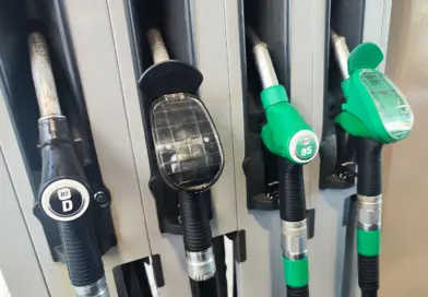 Csökkennek az üzemanyagárak, ennyivel lehet olcsóbb a tankolás szombattól! Csökkennek az üzemanyagárak, ennyivel lehet olcsóbb a tankolás szombattól!