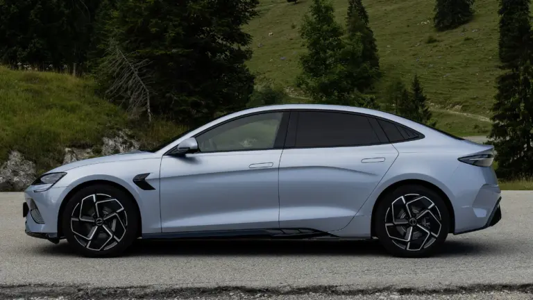 Hivatalos: Kínában betiltották ezt a veszélyesnek ítélt autóipari megoldást!