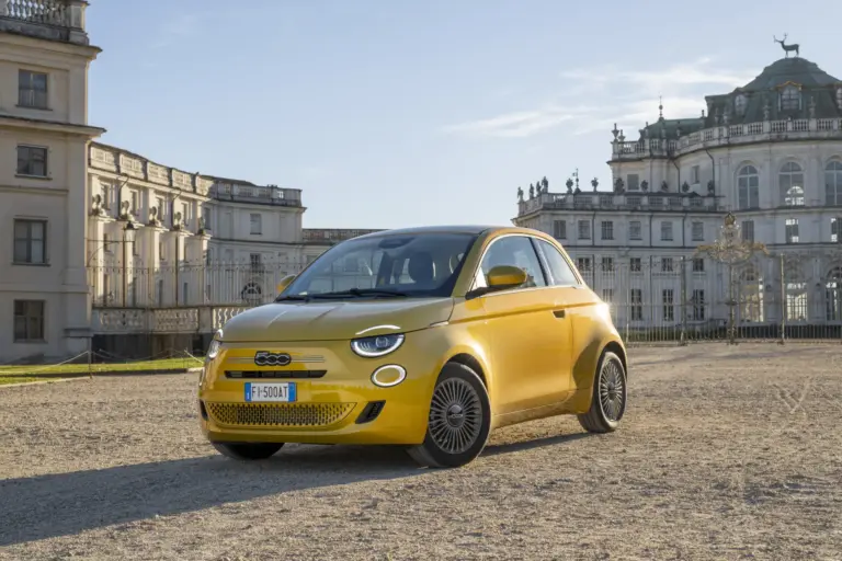 Már hazánkban is rendelhető az új benzinmotoros Fiat 500! Tényleg annyival olcsóbb?