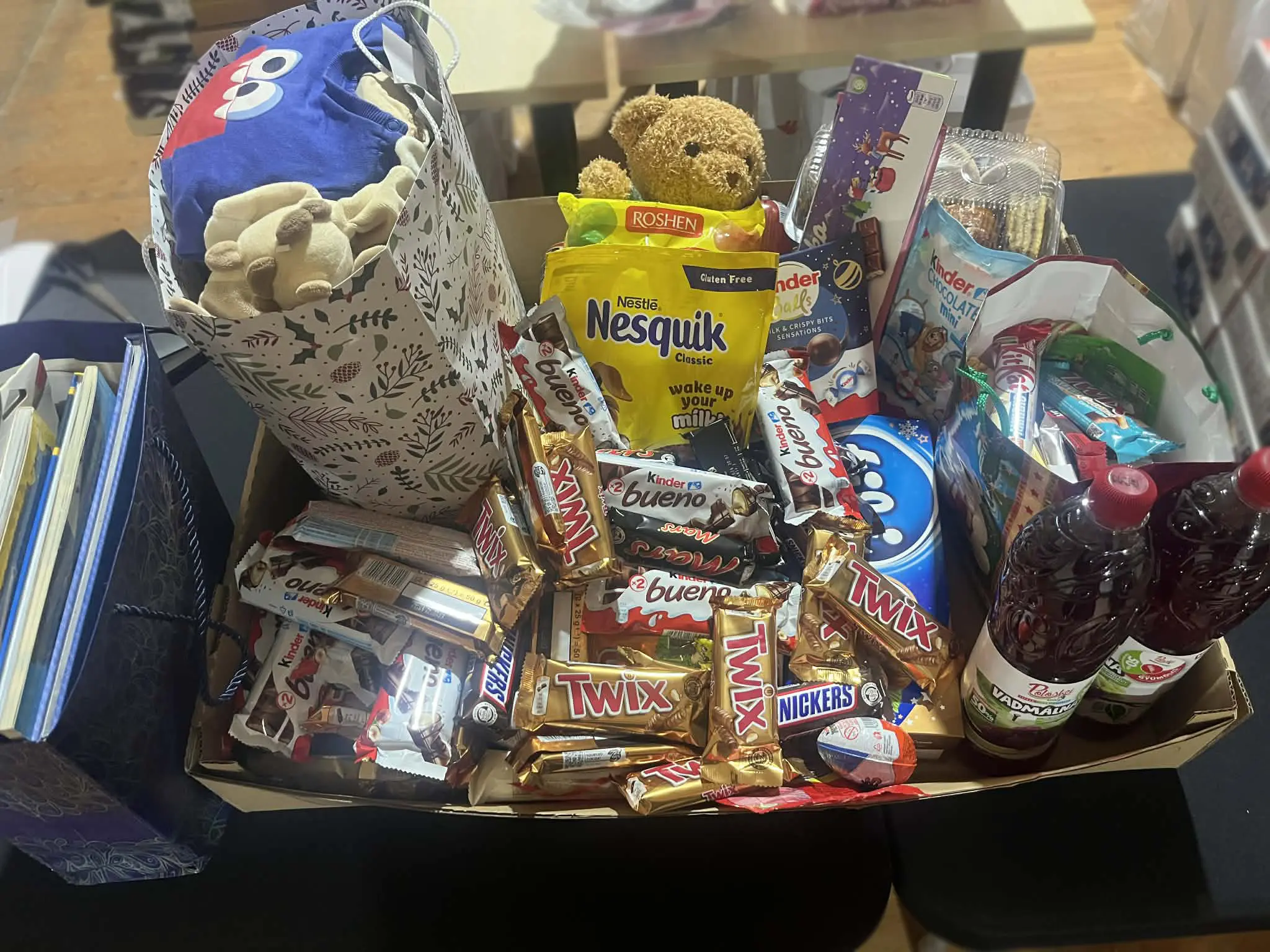 9 éves kisfiú kezdeményezésére fogott csokigyűjtésbe a gumigyártó!