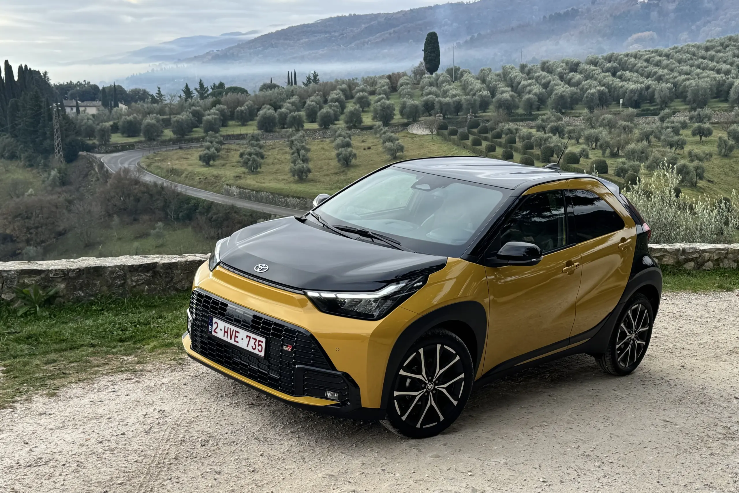 Ilyen a legolcsóbb hibrid Toyota!