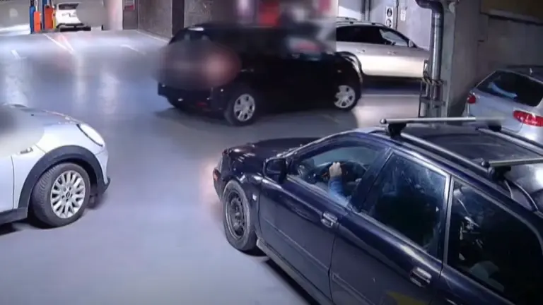 Kiengedte a másikat a parkolóhelyről, garázdaság lett belőle