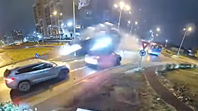 Repülő autót videóztak Romániában egy körforgalom felett