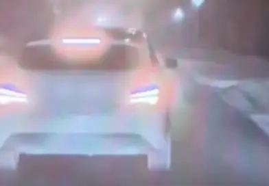 Hirtelen felindulásból büntetőfékezett, nagyon pórul járt! Íme a videó! Hirtelen felindulásból büntetőfékezett, nagyon pórul járt! Íme a videó!