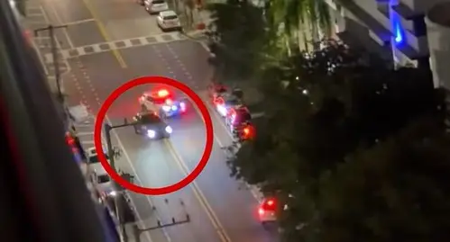 Nekiment a lopott Ferrarival a rendőrautónak, majd a villanyoszlopnak hajtott! Íme a videó!