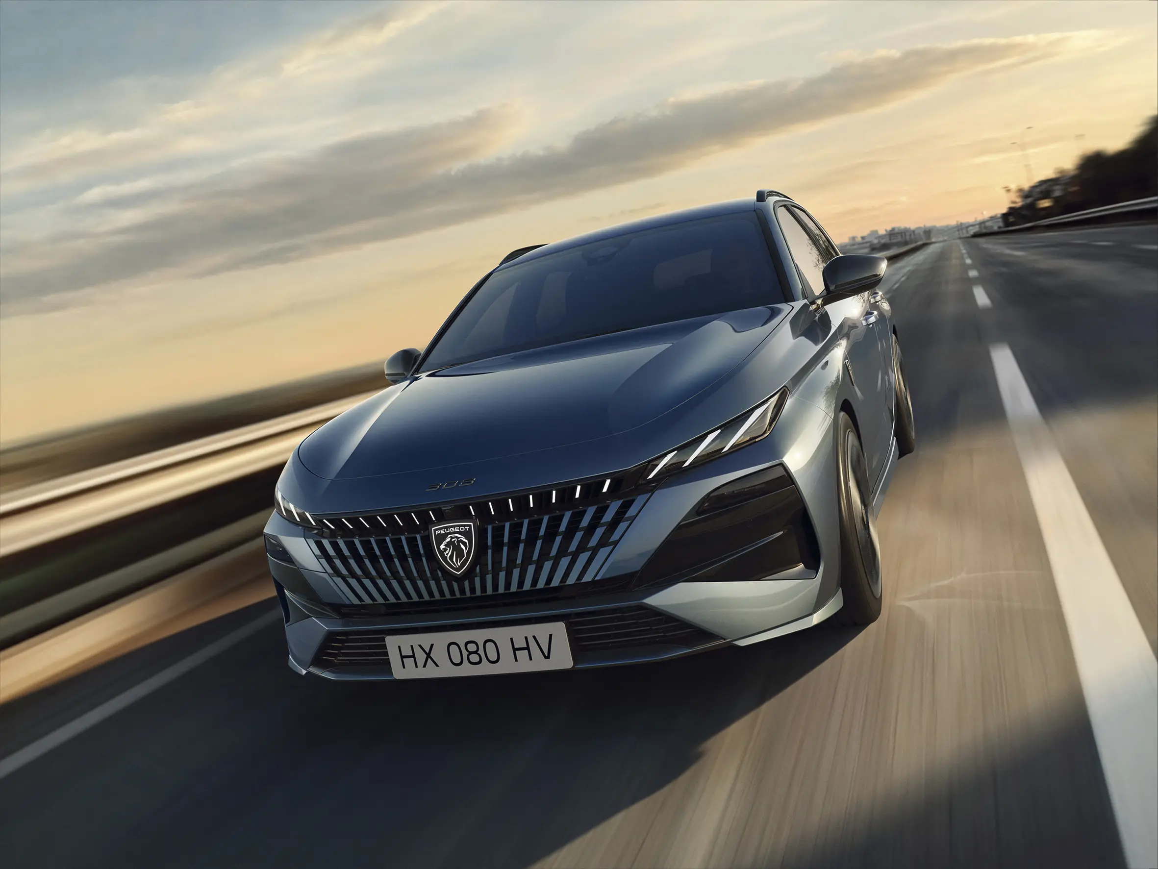 Beárazták itthon az első világító emblémás Peugeot modellt! Ennyit kérnek érte!